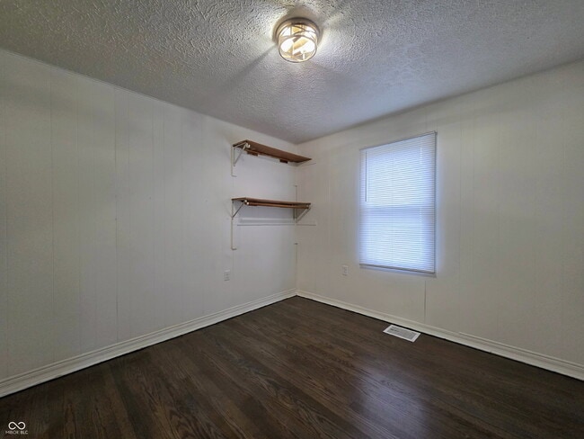 Building Photo - 702 W 23rd St