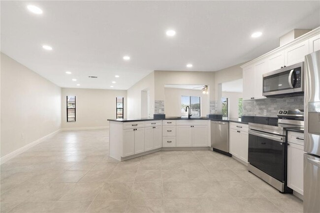Building Photo - 5008 S Shore Dr