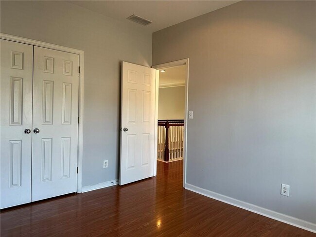 Building Photo - 669 Maple Grove Way