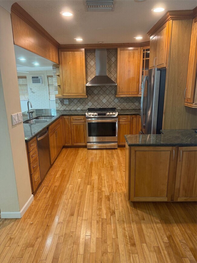 Building Photo - 1424 SE 12th Ave