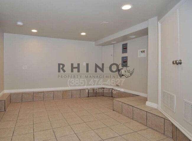 Building Photo - 174 Claybourne Ave S