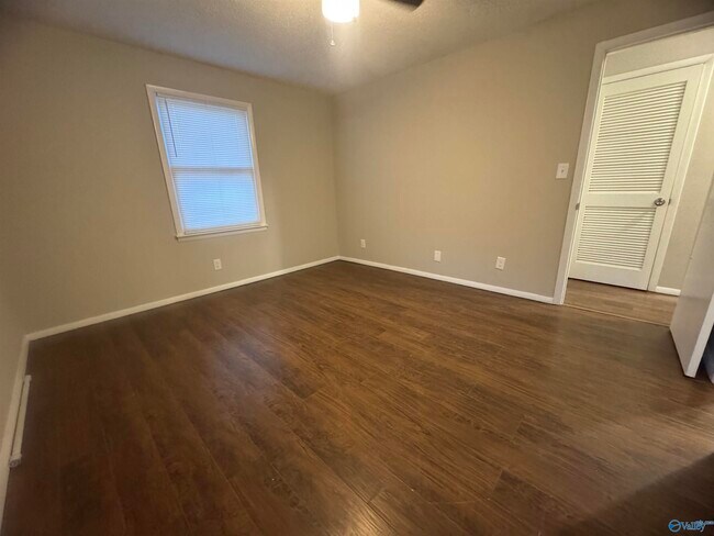 Building Photo - 2703 Lantern Walk SE