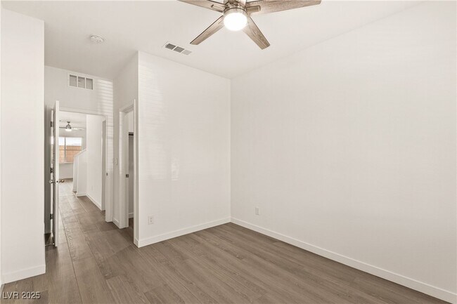 Building Photo - 478 Daphne Ter St