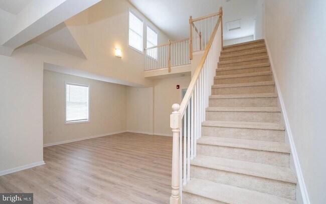 Building Photo - 11 Cranbury Rd