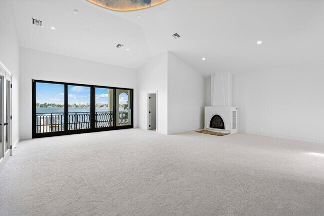 Building Photo - 1 1st Ave S