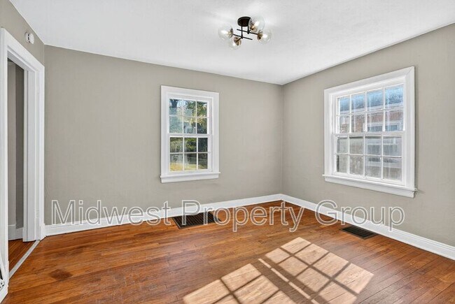 Building Photo - 46 N Harvey Ave