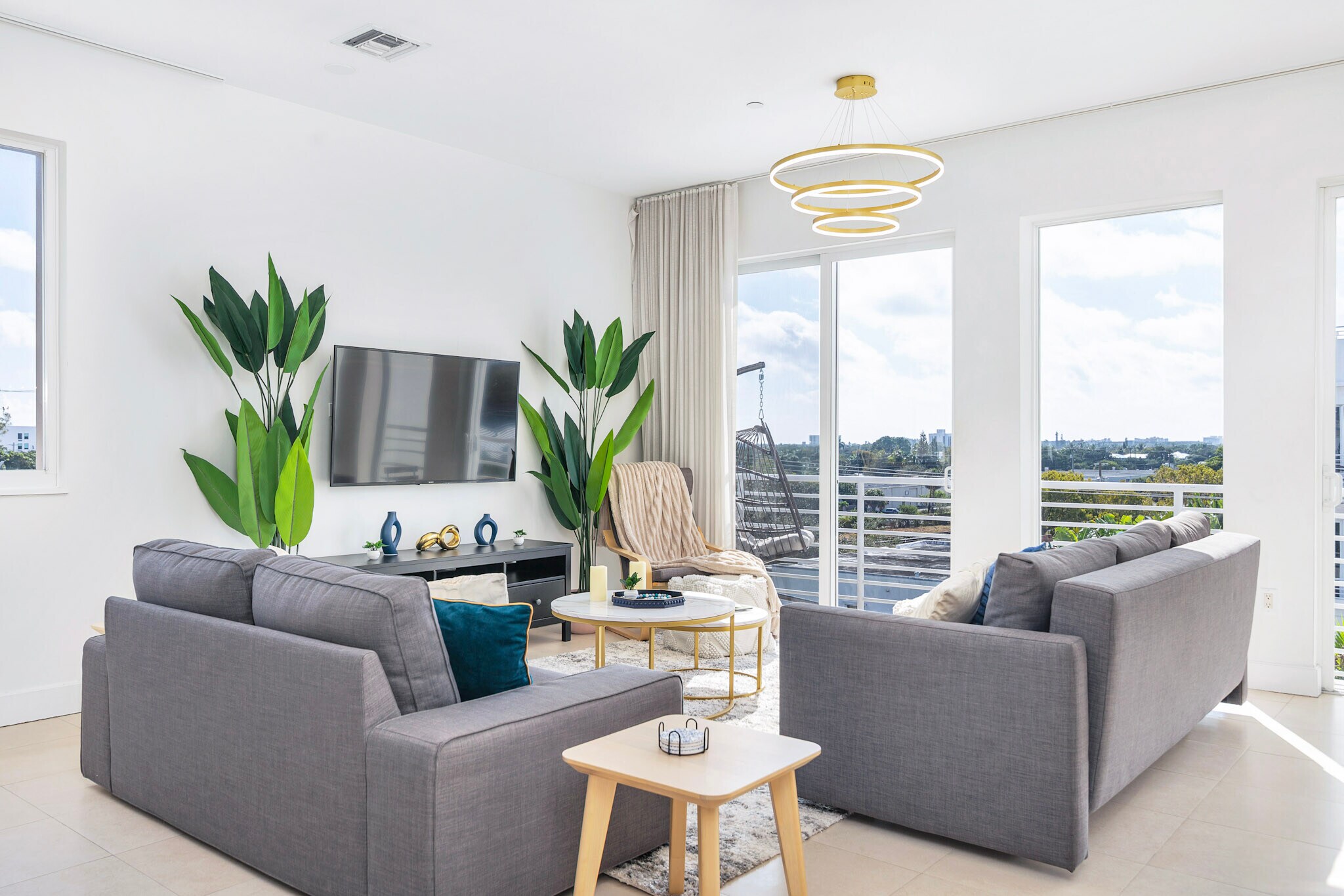 Building Photo - 111 SE 2nd St