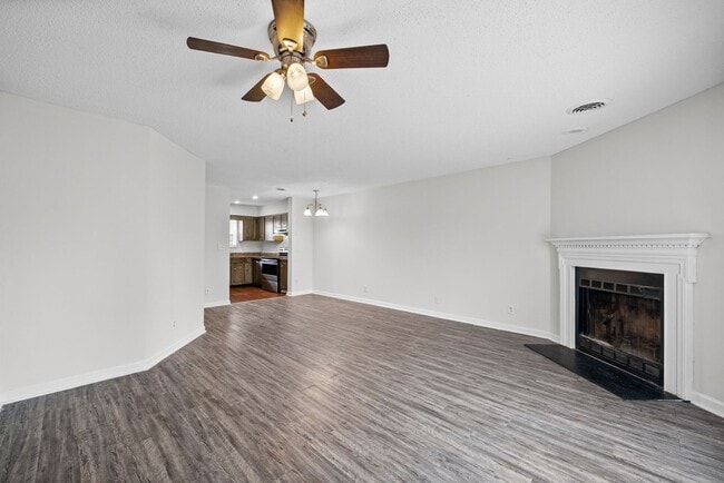 Building Photo - 105 Greenland Ct