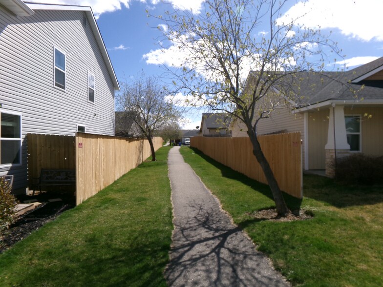 Building Photo - 9715 W Stonewood Dr