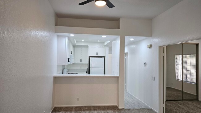 Building Photo - 2601 S Broadmoor Dr