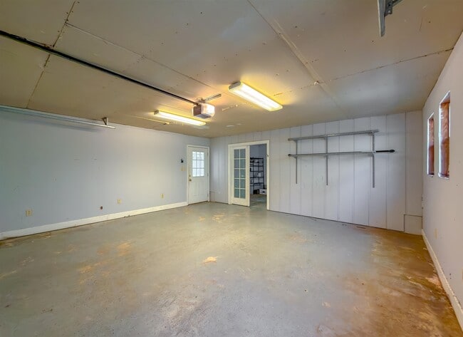 Building Photo - 514 Glenview Dr