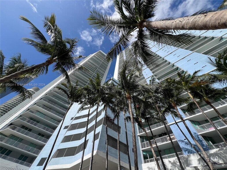 Building Photo - 335 S Biscayne Blvd