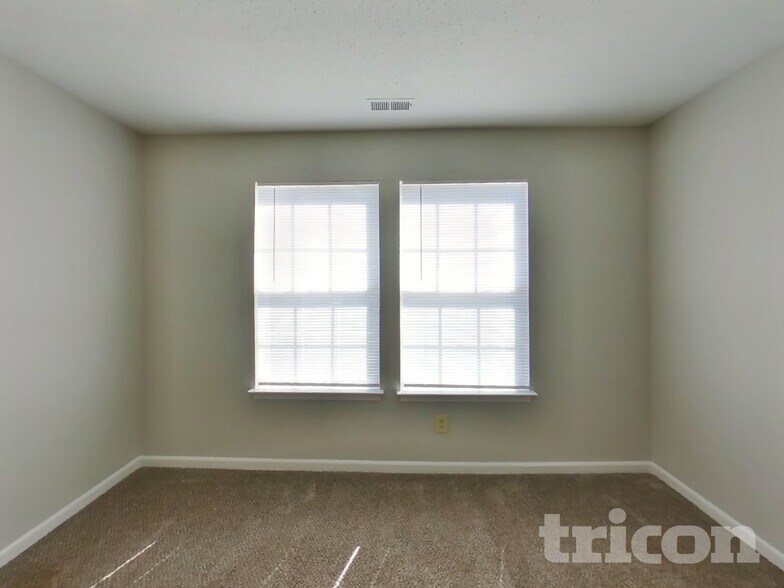 Building Photo - 5956 Portman Pl