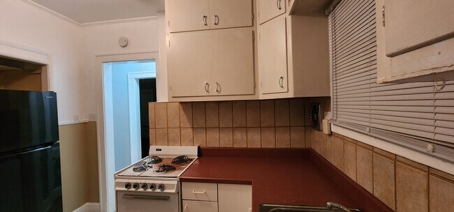 Kitchen - 295 S Allen St