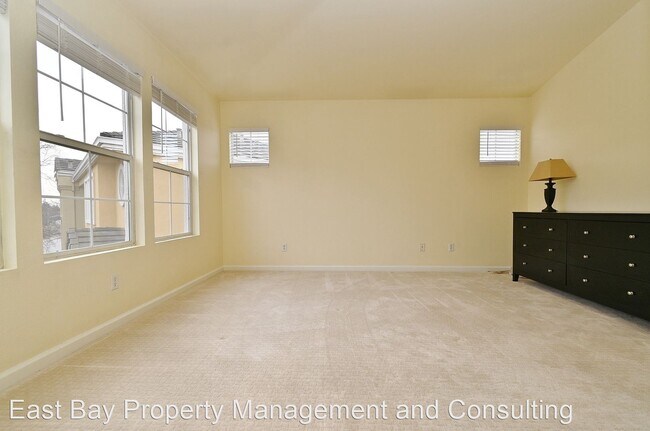 Building Photo - 3 br, 2.5 bath House - 3574 Fitzsimmons Cmn