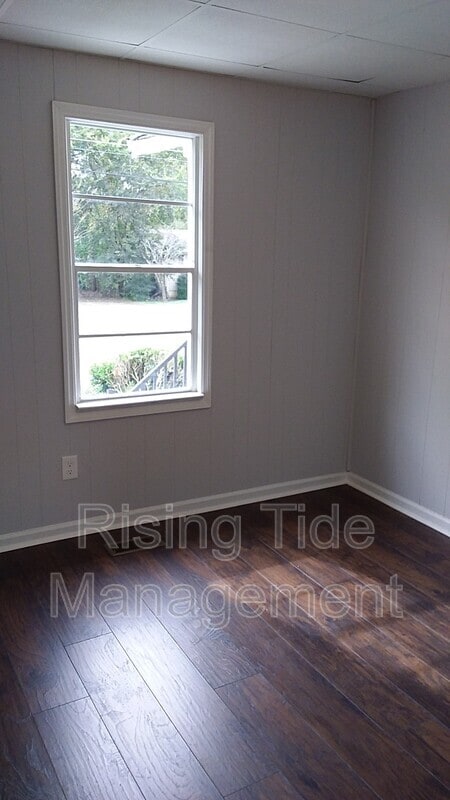 Building Photo - 2529 Circle Dr