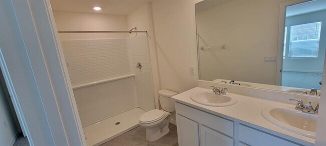 Building Photo - 8226 SW 67th Ave