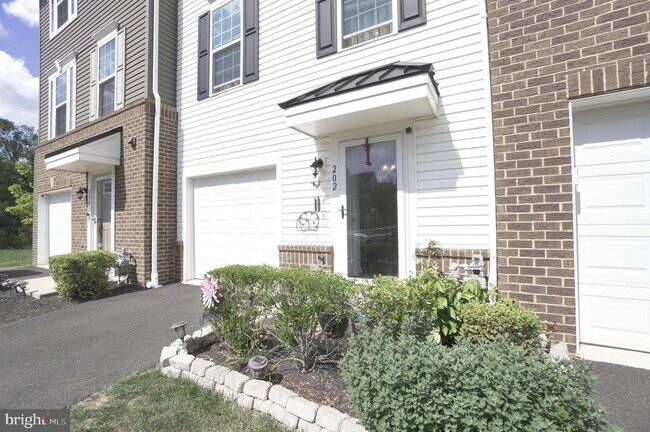 Building Photo - 202 Bamboo Dr
