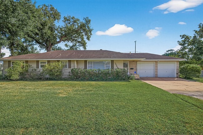 Primary Photo - 10005 Hazelhurst Dr