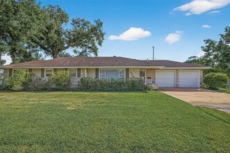 Building Photo - 10005 Hazelhurst Dr