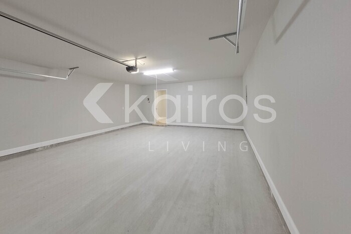 Building Photo - 13778 Pinyon Dr