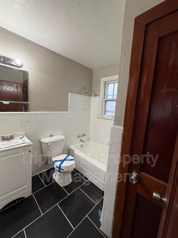 Building Photo - 6206 Evergreen Blvd