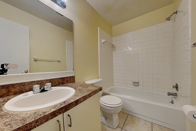 Building Photo - 479 Prestwick Pl