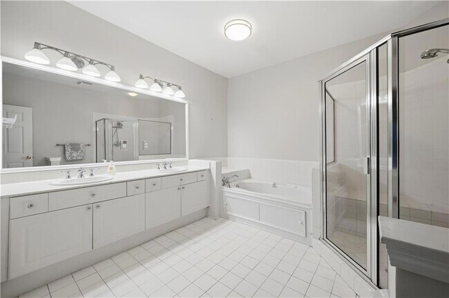Building Photo - 424 Lindbergh Drive NE