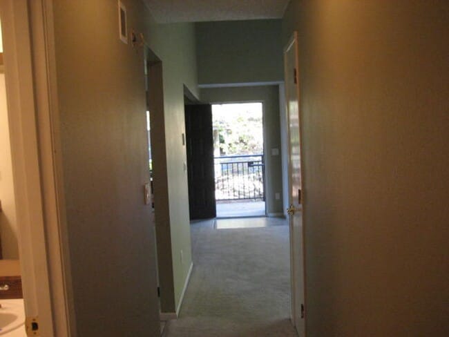 Building Photo - 44 Crestfield Ct