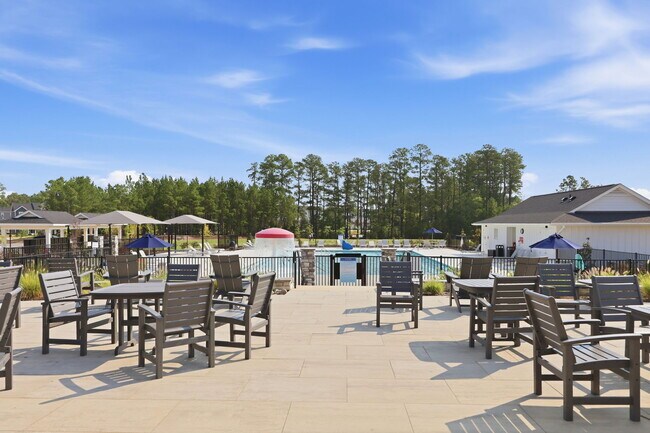 Building Photo - 219 Deercroft Dr