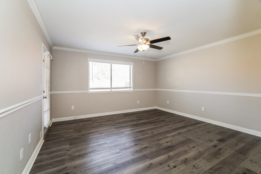 Building Photo - 440 E San Pedro Ave