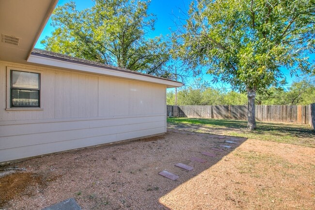 Building Photo - 4 Bedroom Home in Paulann!