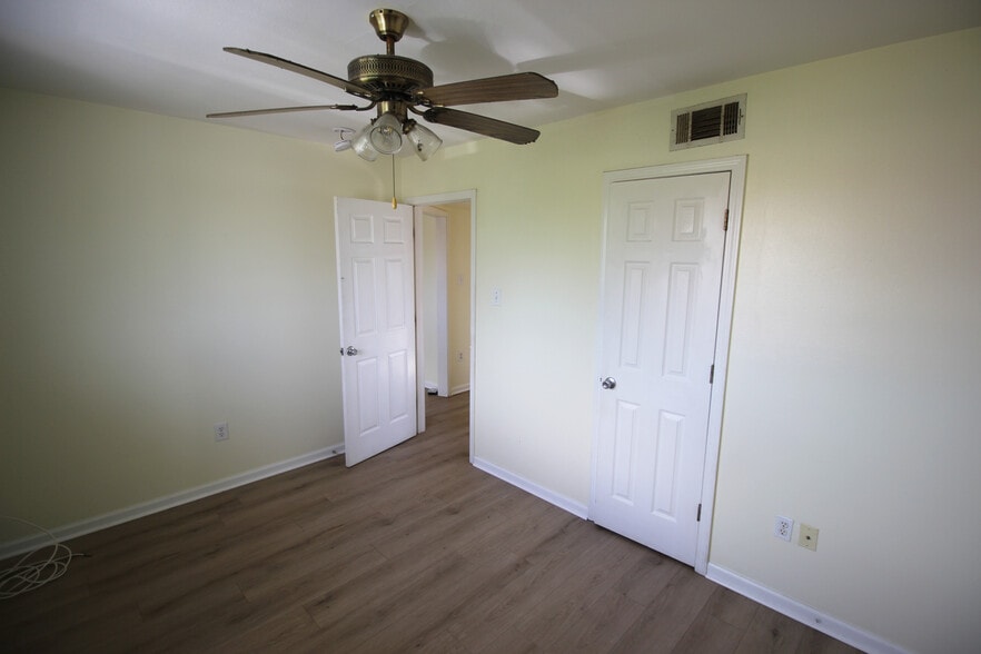 Building Photo - 9031 Palm St