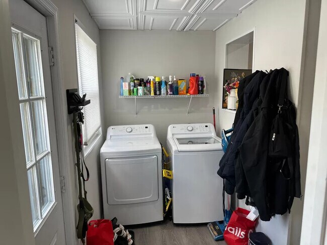 Building Photo - 944 S 24th St