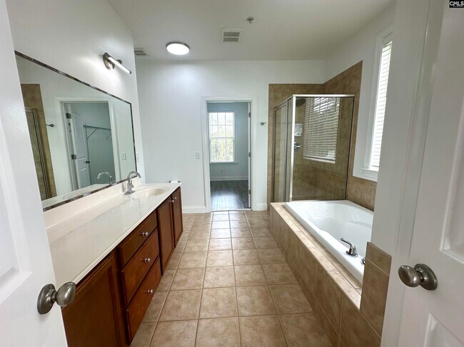 Building Photo - 149 Breezes Dr