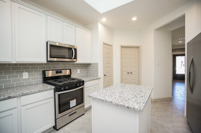 Building Photo - 3318 Parker Trce Dr
