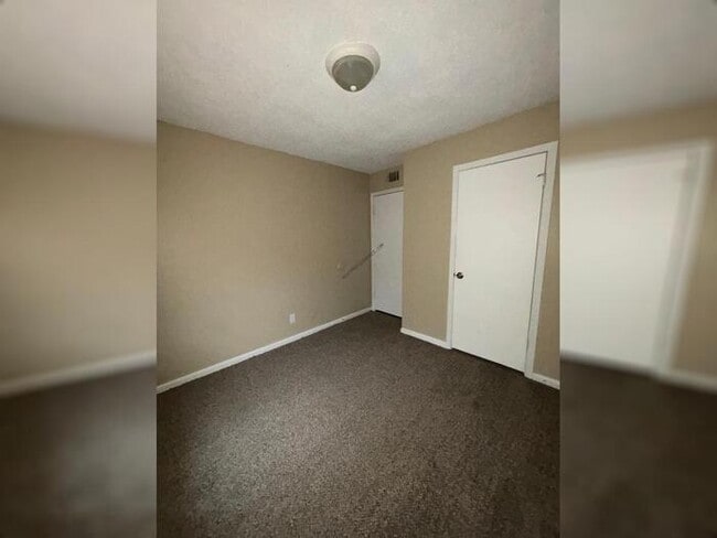 Building Photo - 1908 Kelly Dr