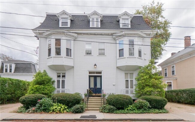 Building Photo - 67 Perry St