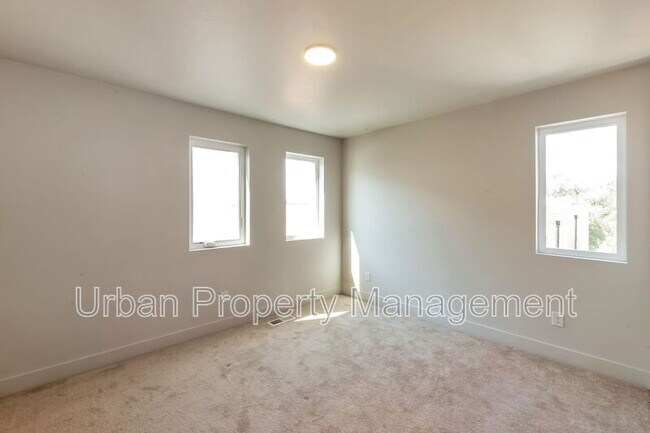 Building Photo - 1590 S 900 W