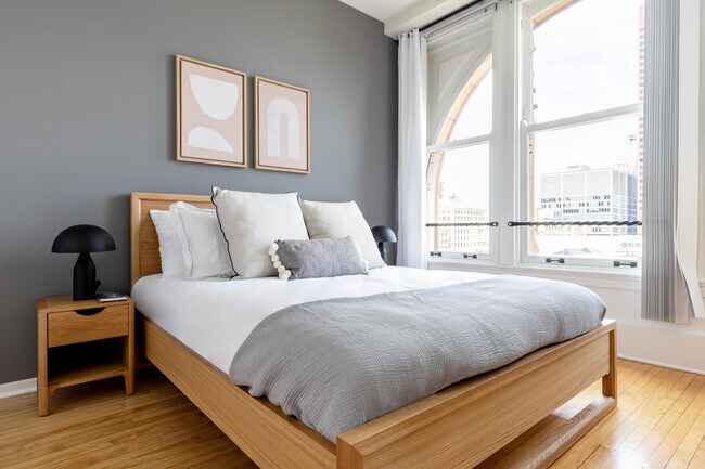 Building Photo - 730 W Couch Pl