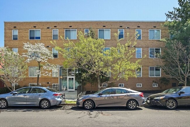 Building Photo - 420 16th St SE