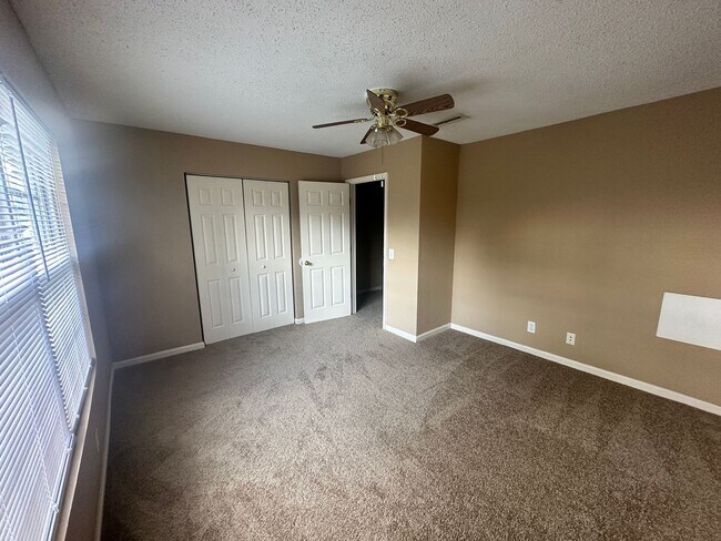 Building Photo - 2BD/1.5B Apartment in Adel