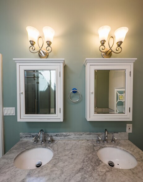 Building Photo - 1937 Russell St