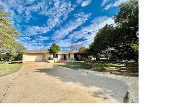 Building Photo - 1045 Hidden Hills Dr
