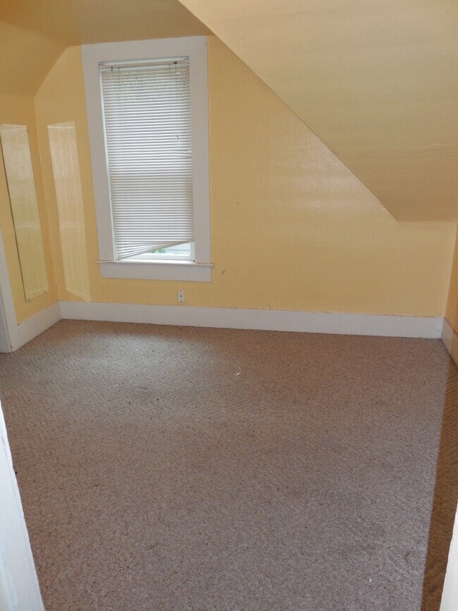 Building Photo - 509 N Forest St