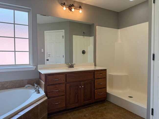 Building Photo - 2313 Richland Park Dr