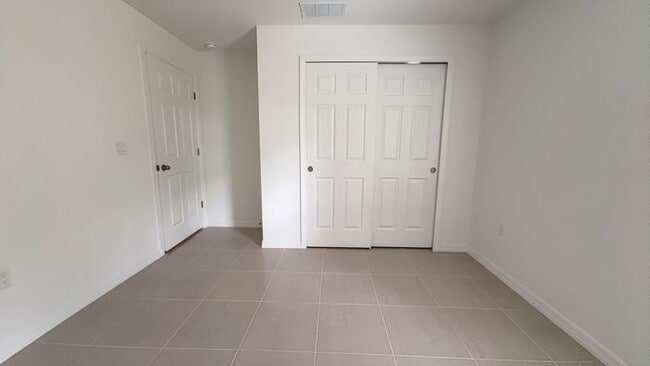 Building Photo - new 4BR duplex