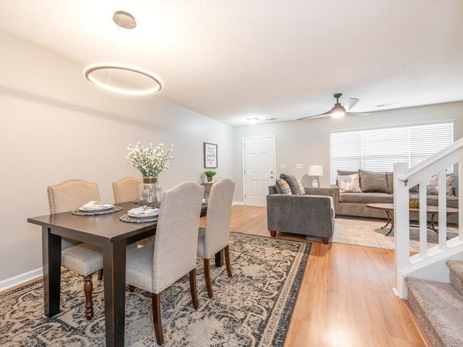 Building Photo - Super Townhouse with 2 MASTER BEDROOMS!