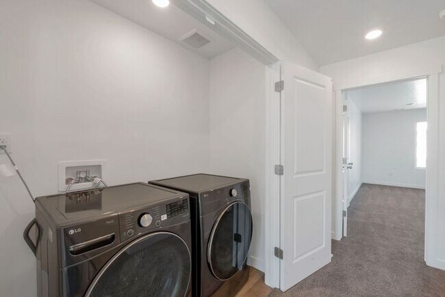 Building Photo - BRAND NEW LUXURY ROW END TOWNHOUSE W 2 CAR GARAGE