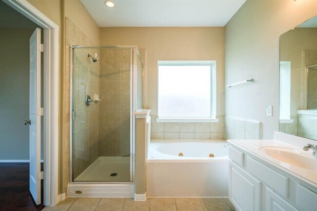 Building Photo - 11314 Sandermeyer Dr